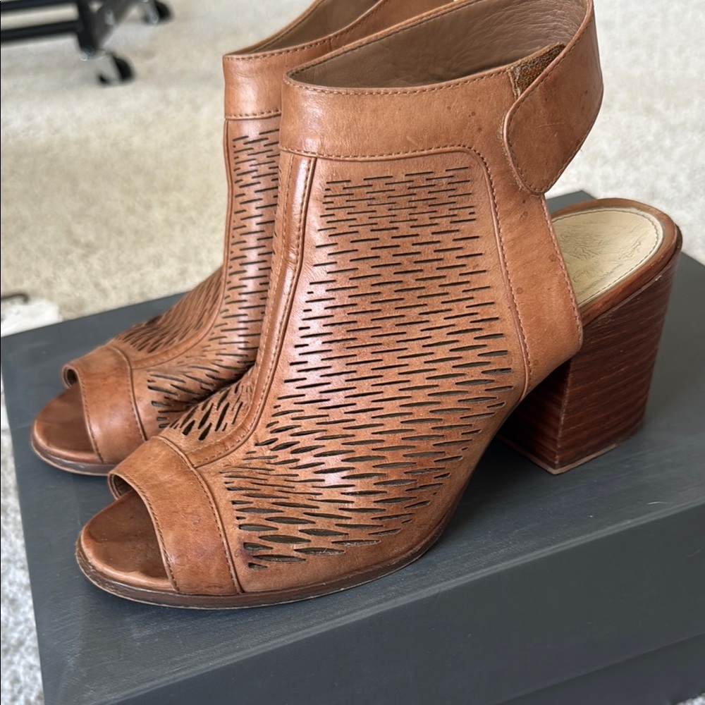 Vince Camuto Women's Tan Peep-Toe Block Heel Sandals